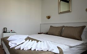 Hubble Bubble Suit Hotel